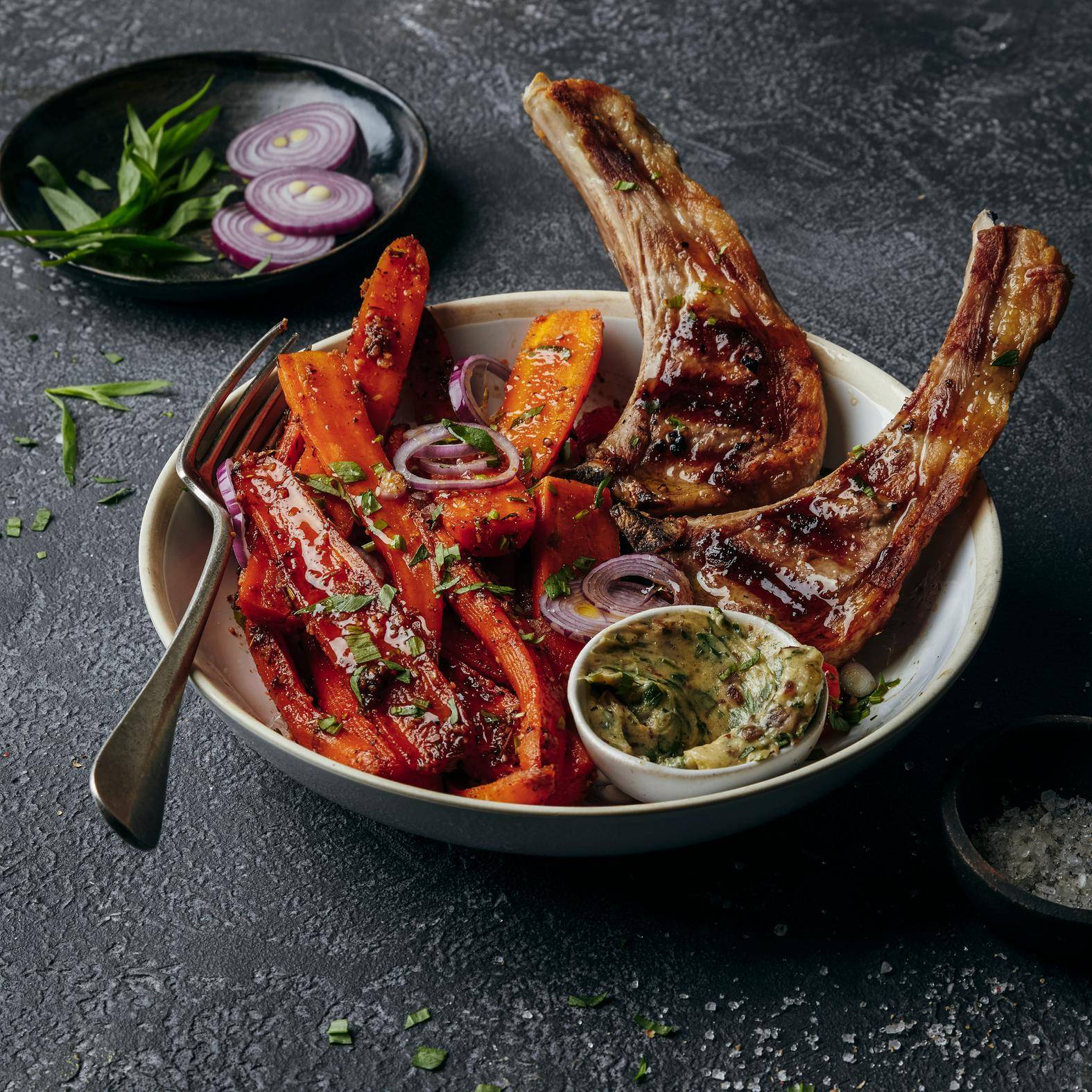 Côtelettes d'agneau aux dattes et carottes rôties aux épices - Recette OptiGrill 2in1 | Tefal