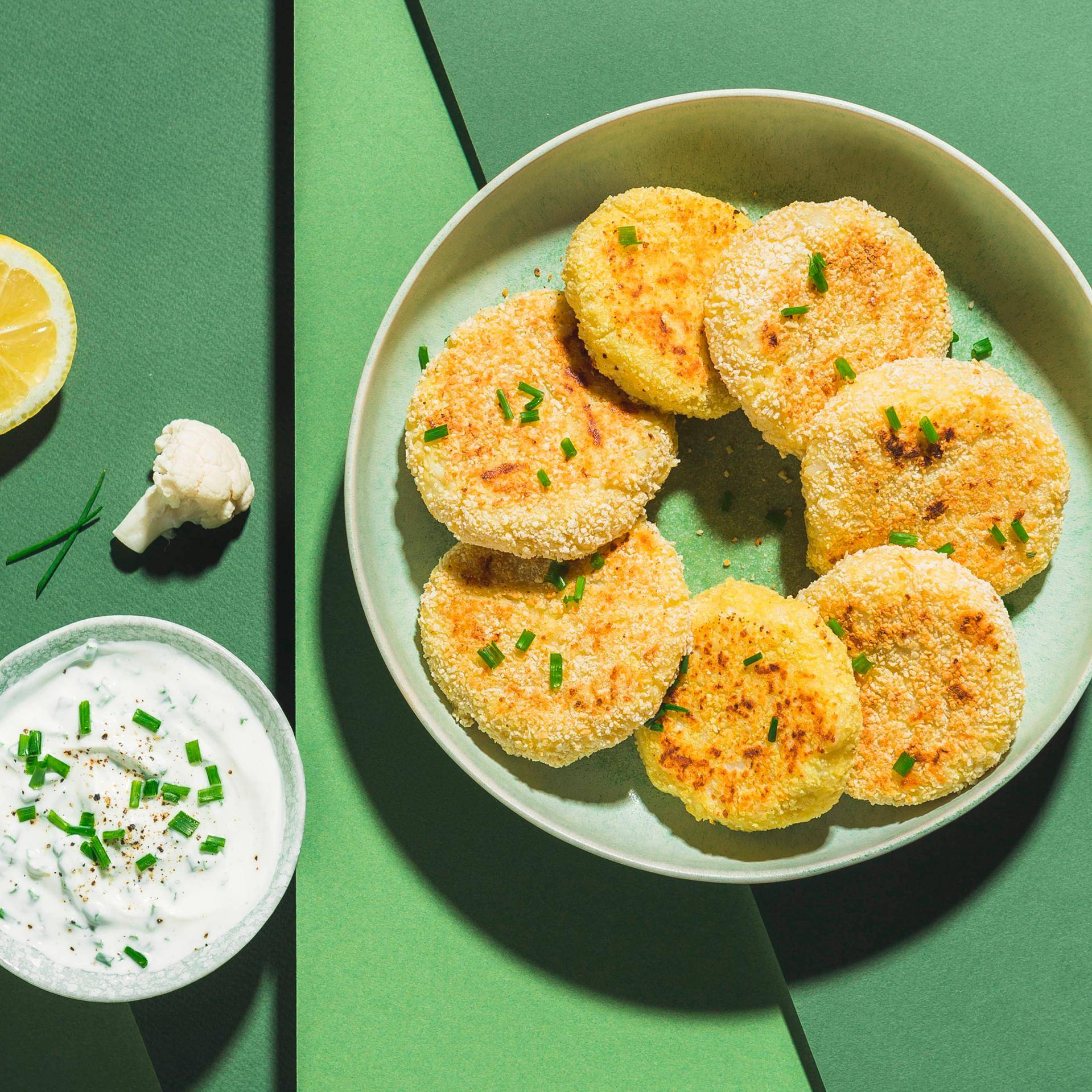 Mini galettes de chou-fleur avec sauce au fromage blanc et à la ciboulette - Recette Poêles et Casseroles | Tefal