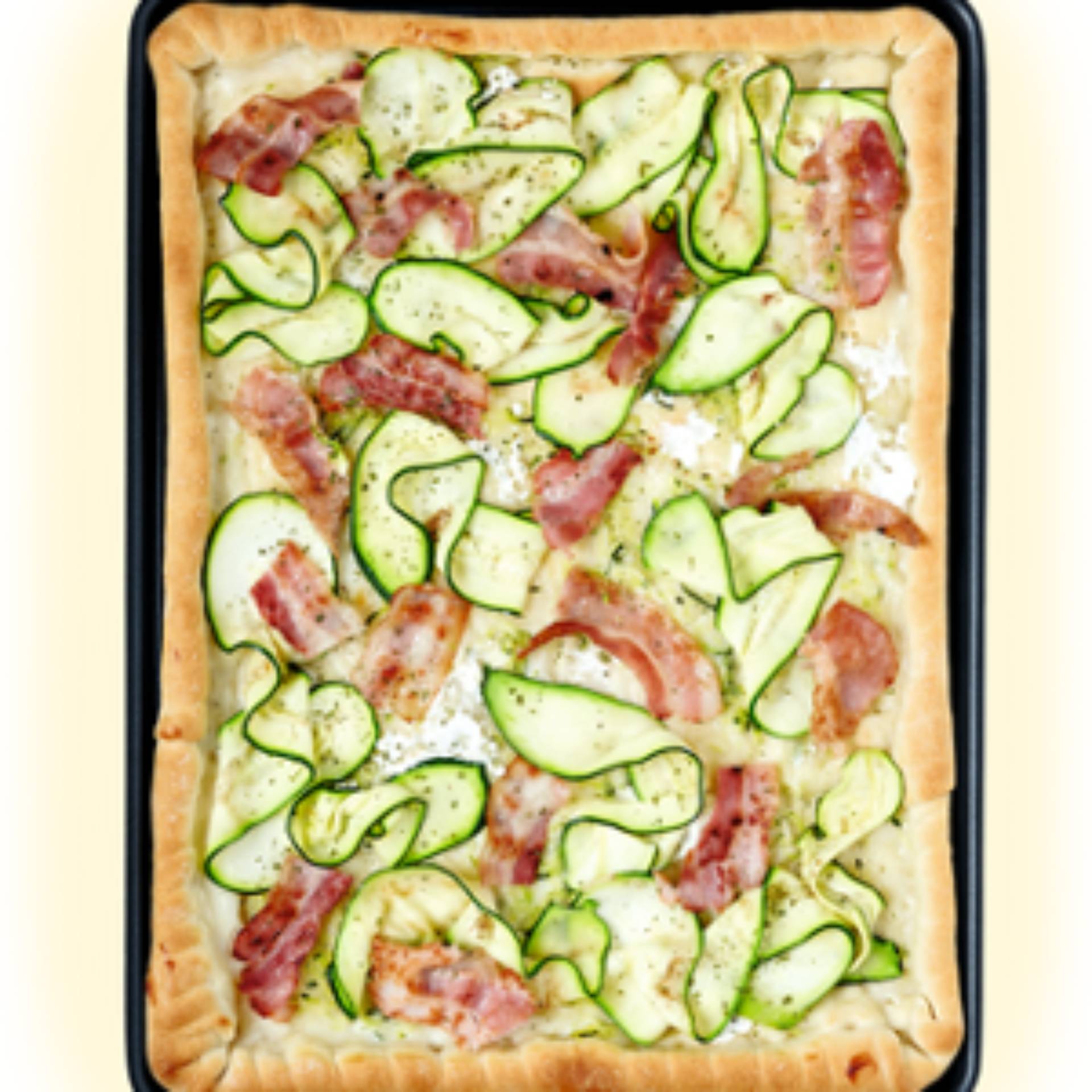 Pizza chèvre courgettes et poitrine fumée - Recette Moules à gâteaux | Tefal