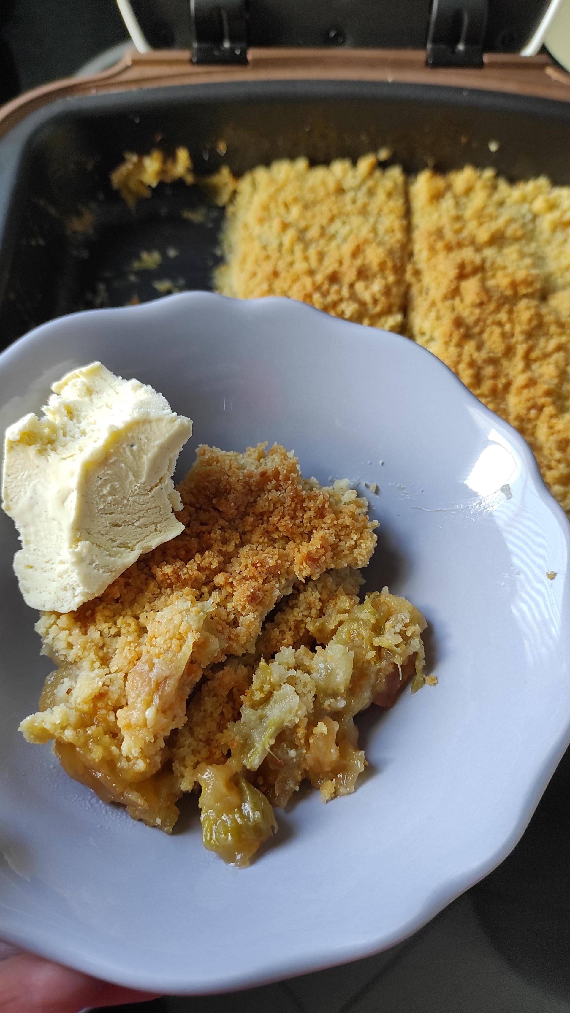 Crumble pomme rhubarbe - Recette Cake Factory | Tefal