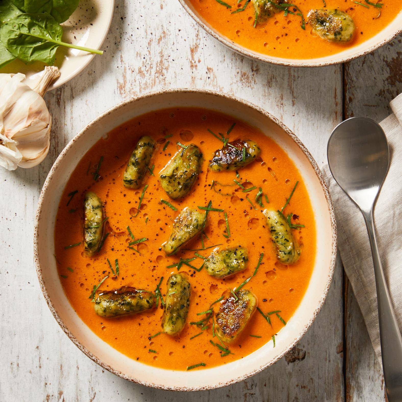 Gnocchis maison aux épinards, soupe crémeuse à la tomate - Recette Poêles et Casseroles | Tefal