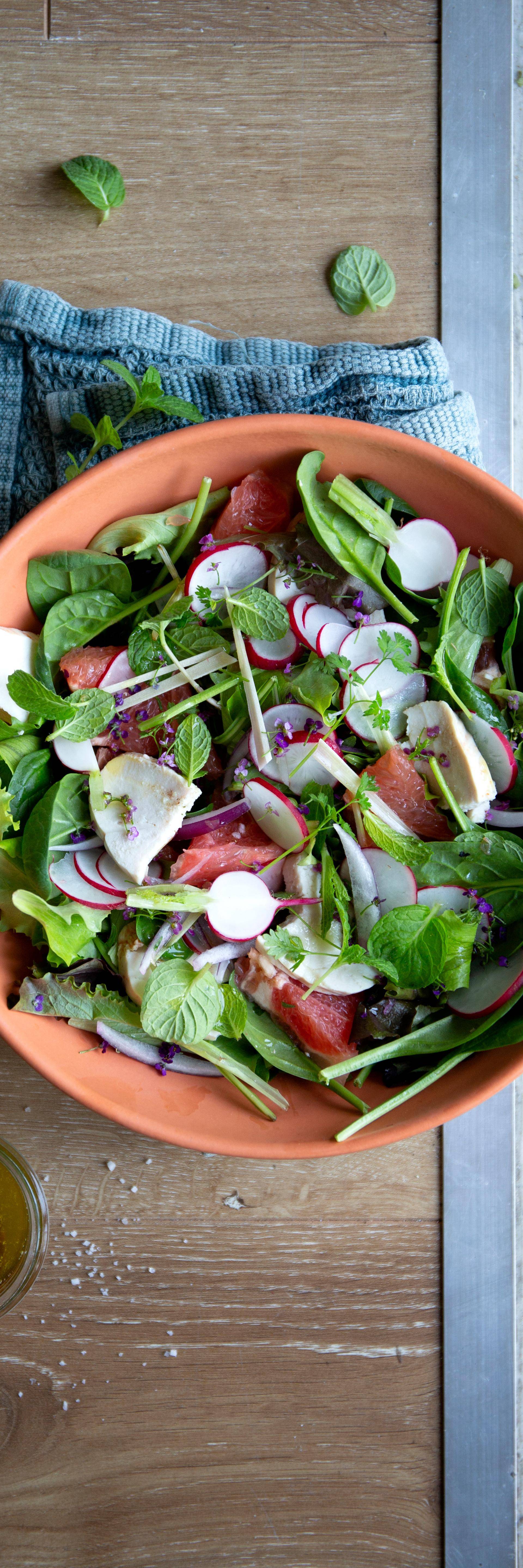 Salade de poulet à la citronnelle, pomelo et noix de coco - Recette undefined | Tefal