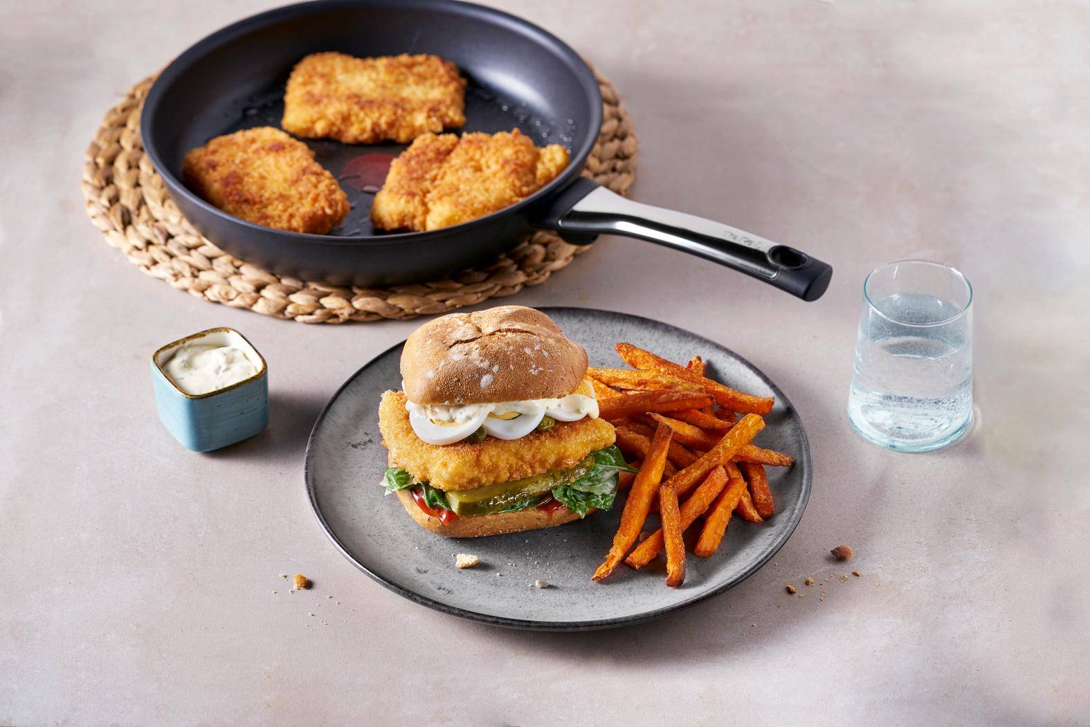 Burger de poisson avec frites de patates douces - Recette Poêles et Casseroles | Tefal