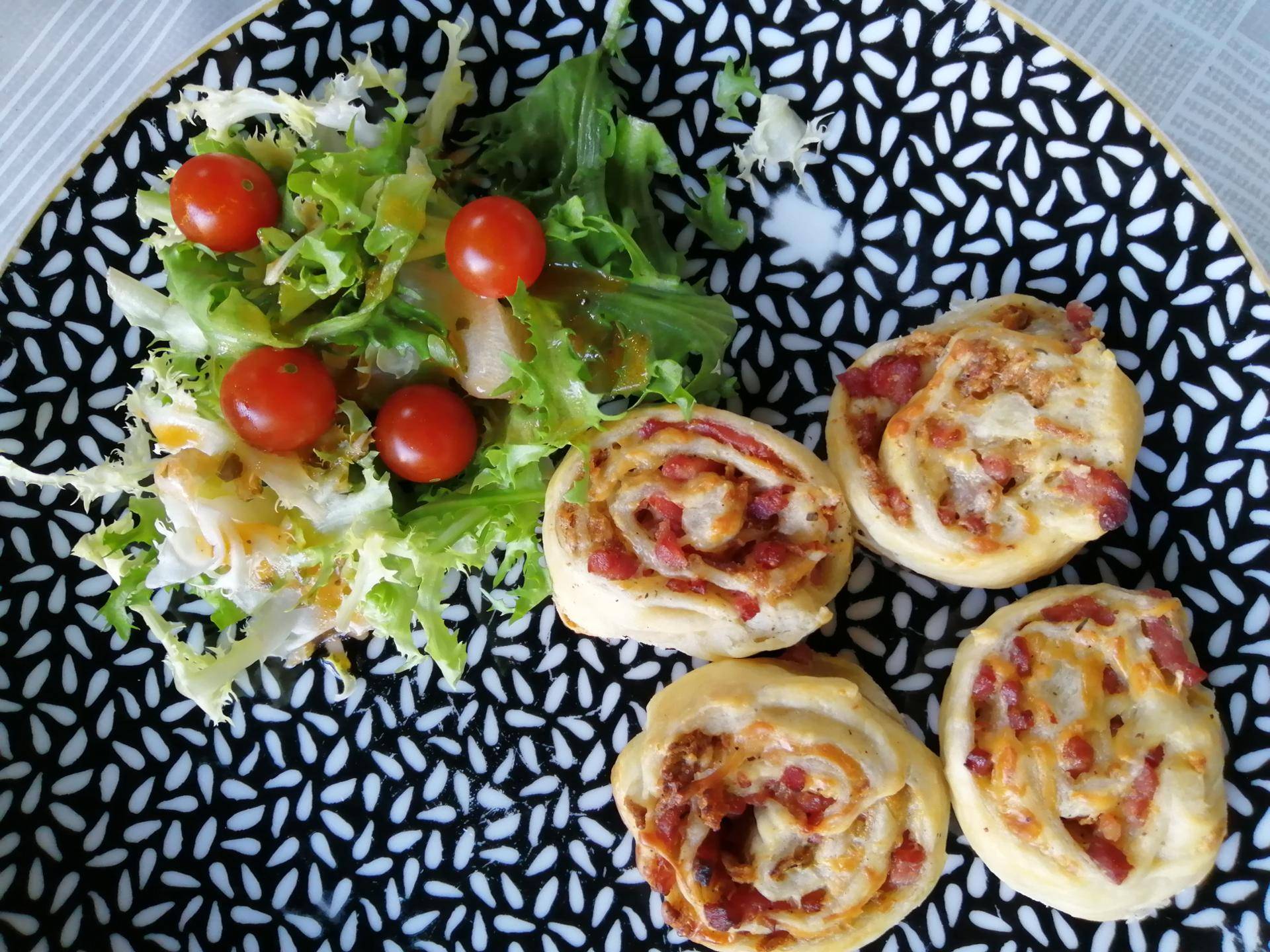 Roulés feuilletés lardons oignon crème - Recette Cake Factory | Tefal