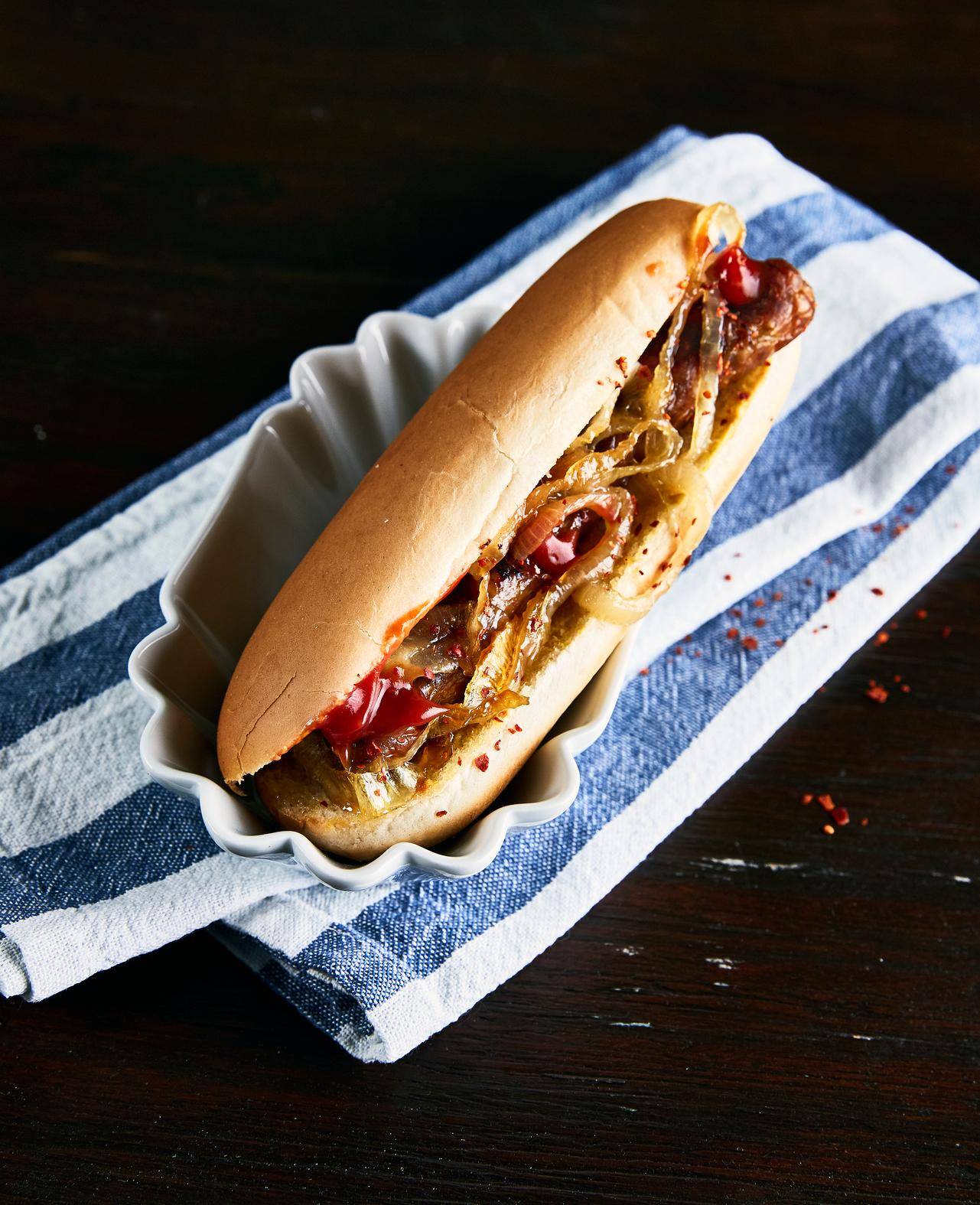 Hot dog avec saucisse Bratwurst à la bière et oignons - Recette OptiGrill + | Tefal