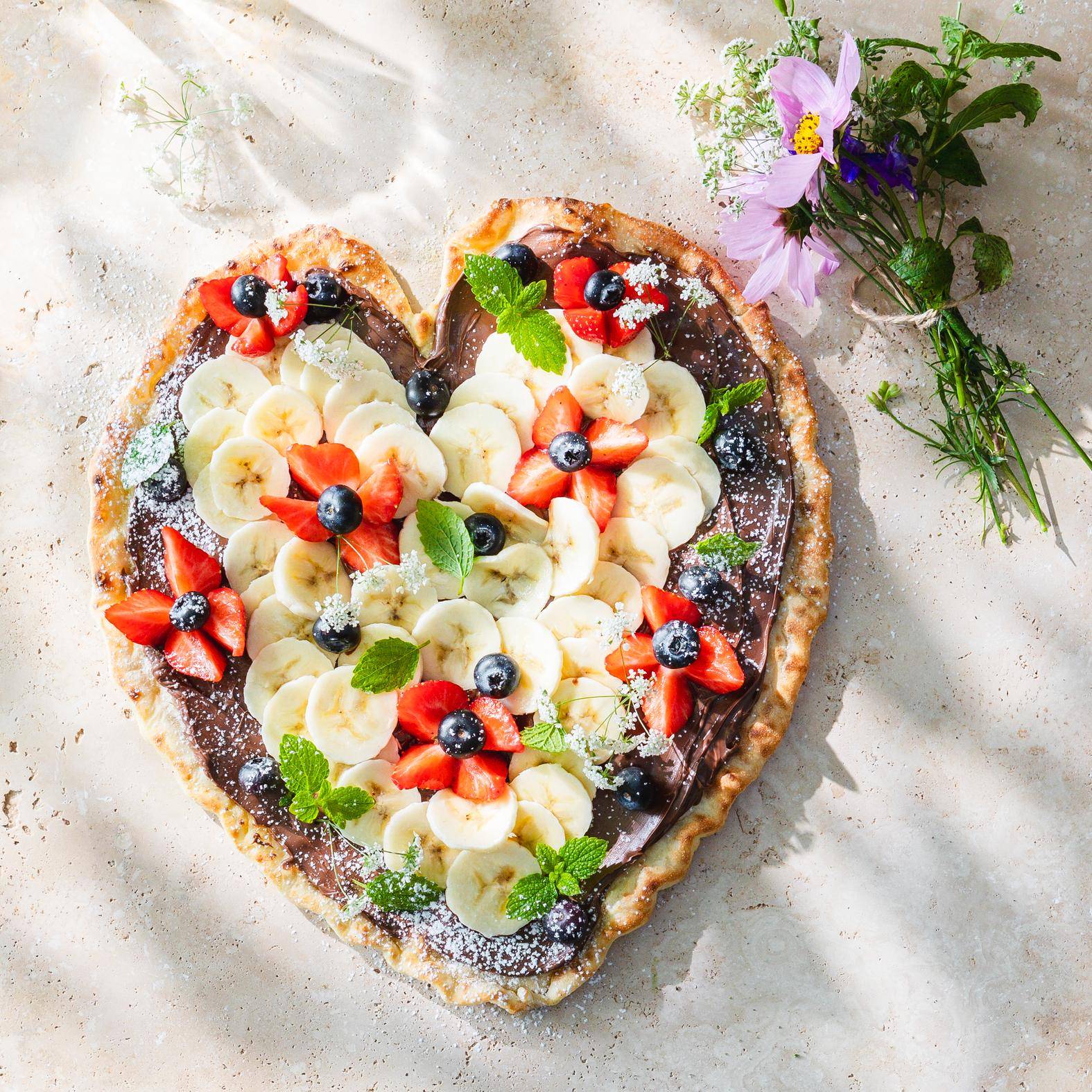 Valentine’s Day hazelnut spread dessert pizza - Recette Pizza Pronto | Tefal