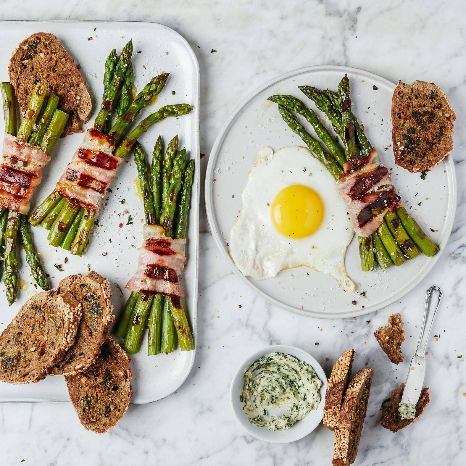 Gegrilde asperges met bacon en gebakken eieren - Recette OptiGrill 2in1 | Tefal