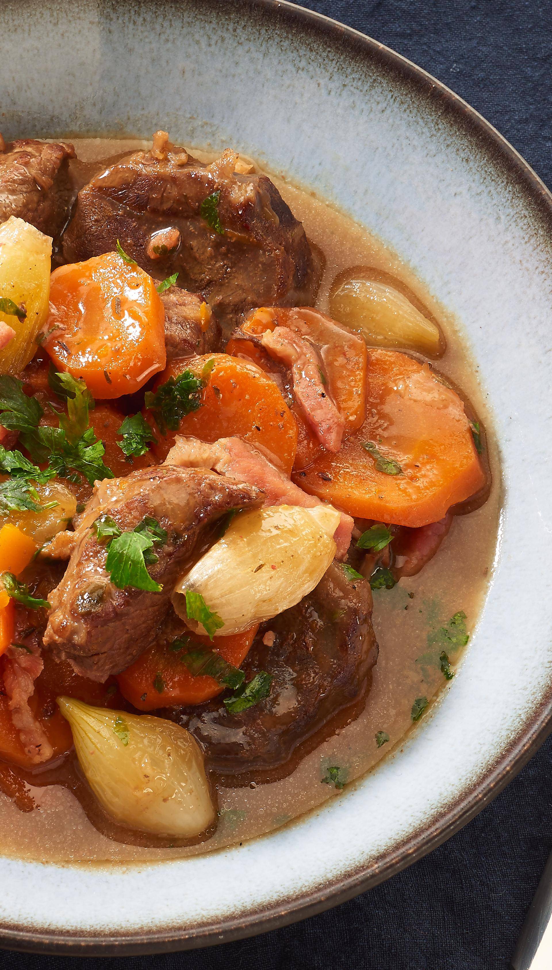 Filet de volaille braisé, purée de céleri et jardinière de légumes - Recette Poêles et Casseroles | Tefal