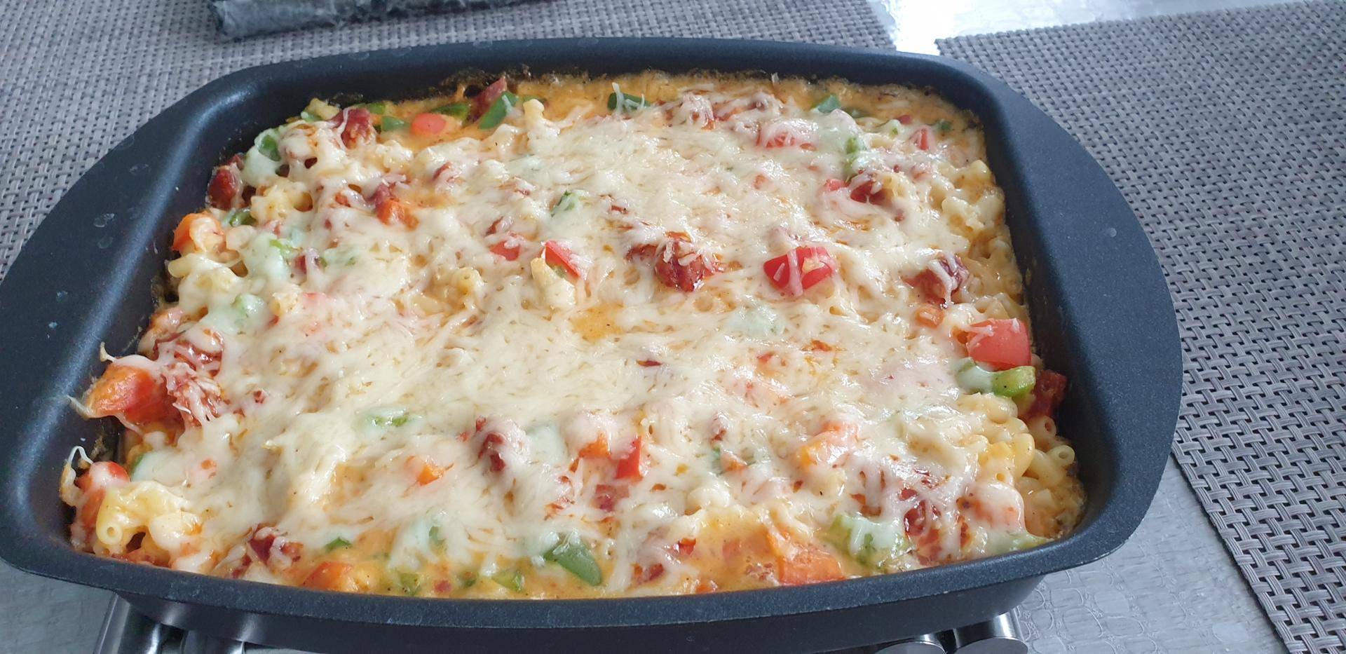 Gratin de pâtes chorizo et poivrons - Recette Cake Factory | Tefal