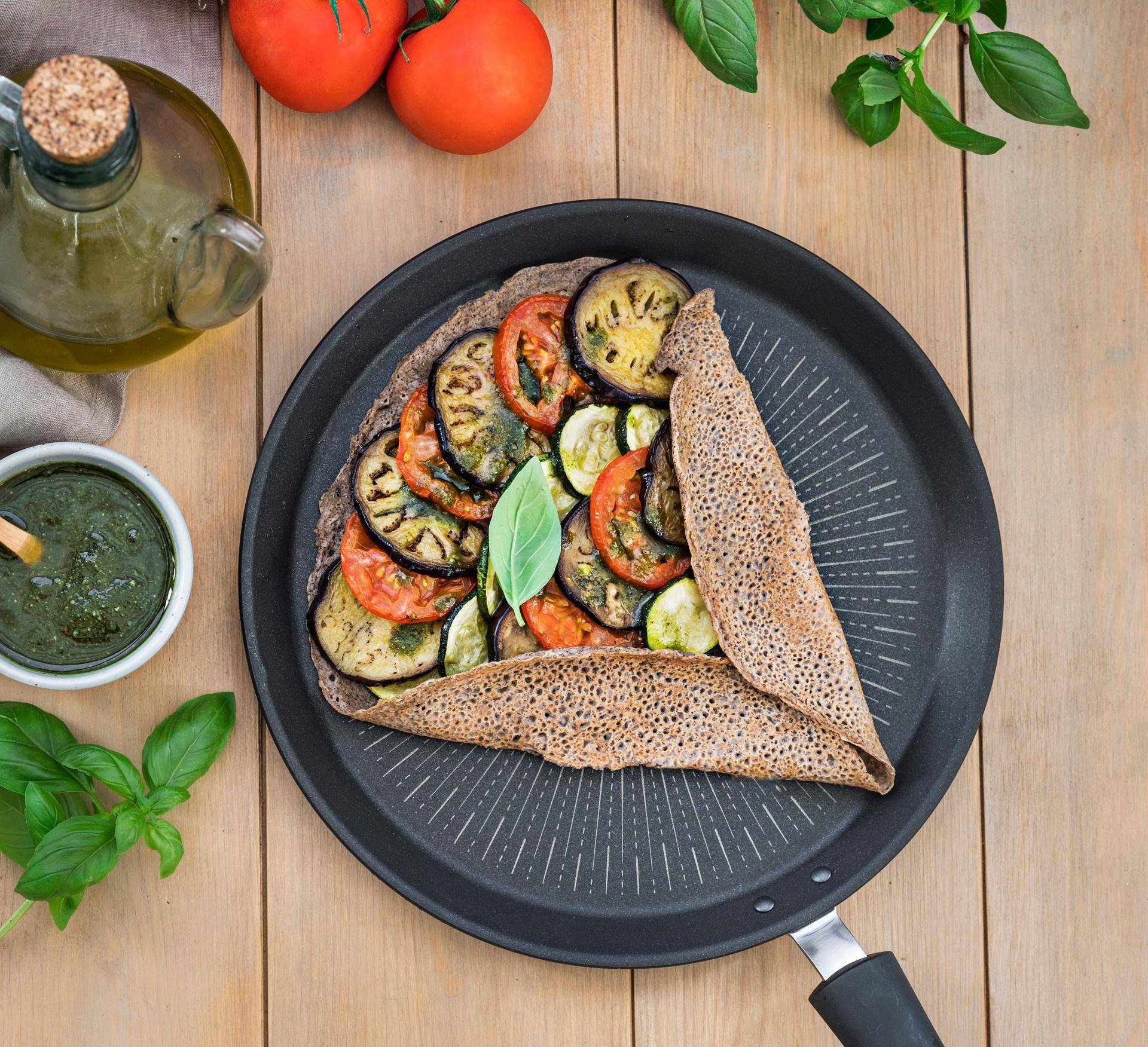 Galette de sarrasin façon tian et pesto vert - Recette Poêles et Casseroles | Tefal